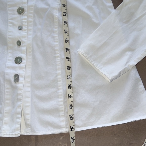 J. Jill White Cotton Button Down Shirt with Iridescent Mother of Pearl Buttons - Picture 6 of 11
